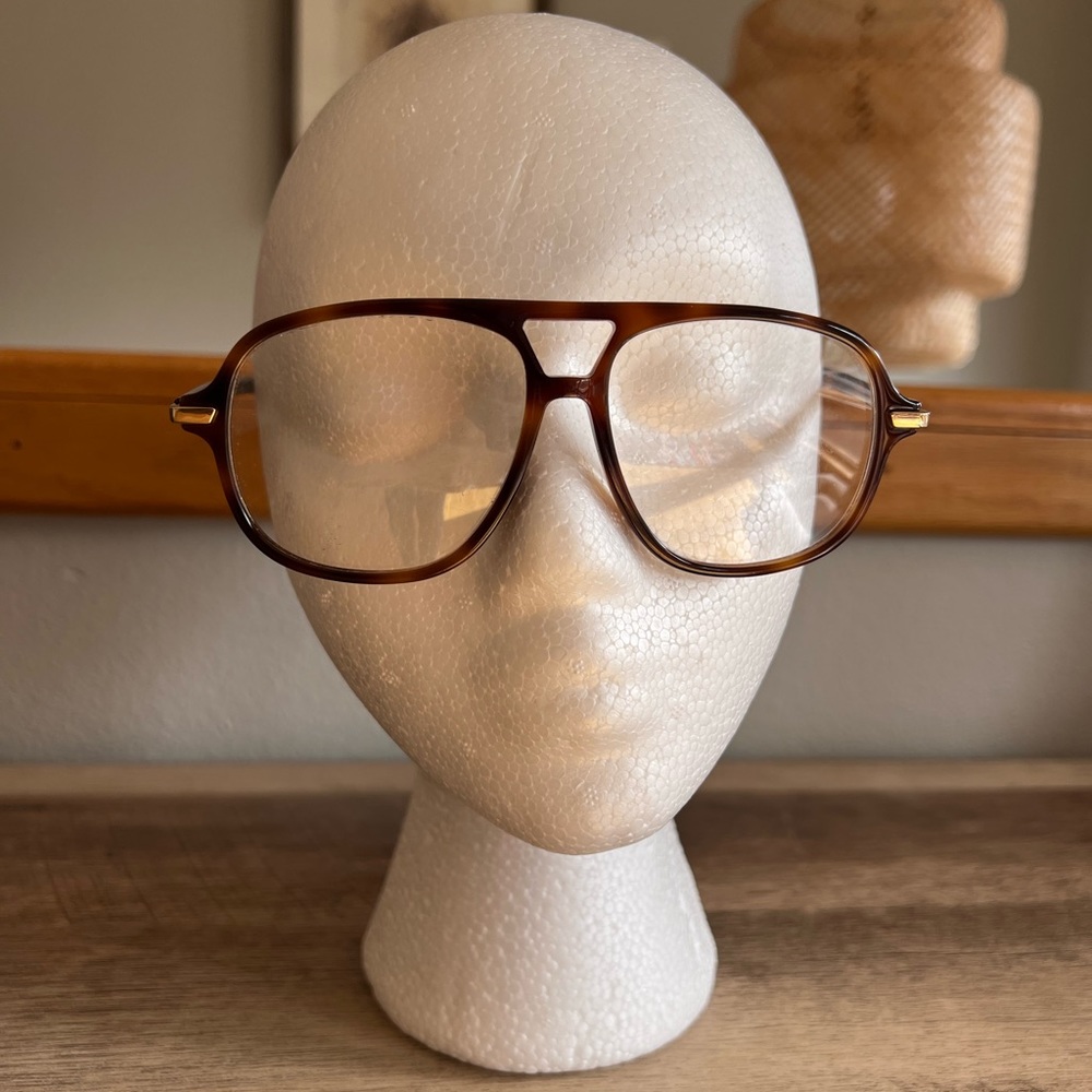 Dior: Dioressence 16 frames.